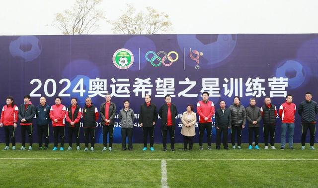 两人结婚后生下了一个混血儿